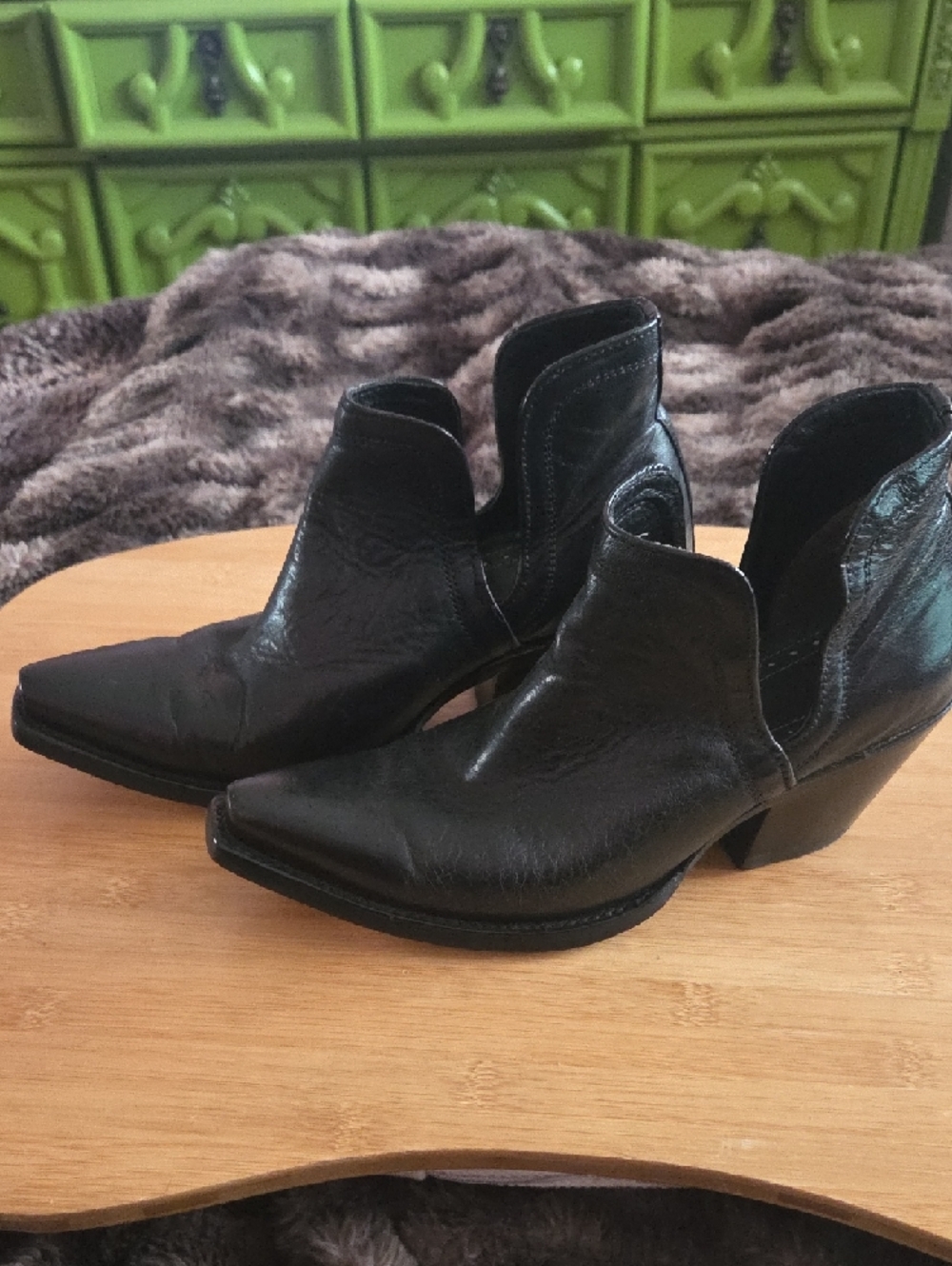 ARIAT Dixon Black Leather Snip Toe Ankle Booties - Picture 3 of 9